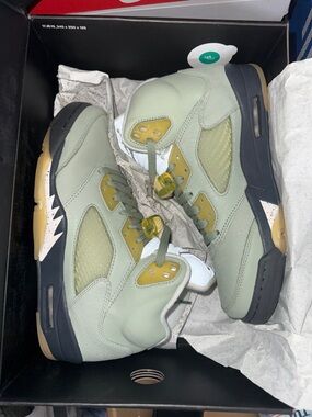 JORDAN Retro 5 Olive Green Retro Basketball Sneakers SIZE 8.5